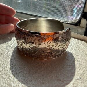 19thC Wenyin High-Purity Silver Hand Hammered Peony Cuff